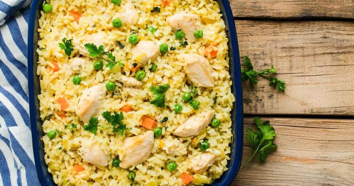 Easy Chicken and Rice Recipe Your Family Will LOVE (Family Favorite)
