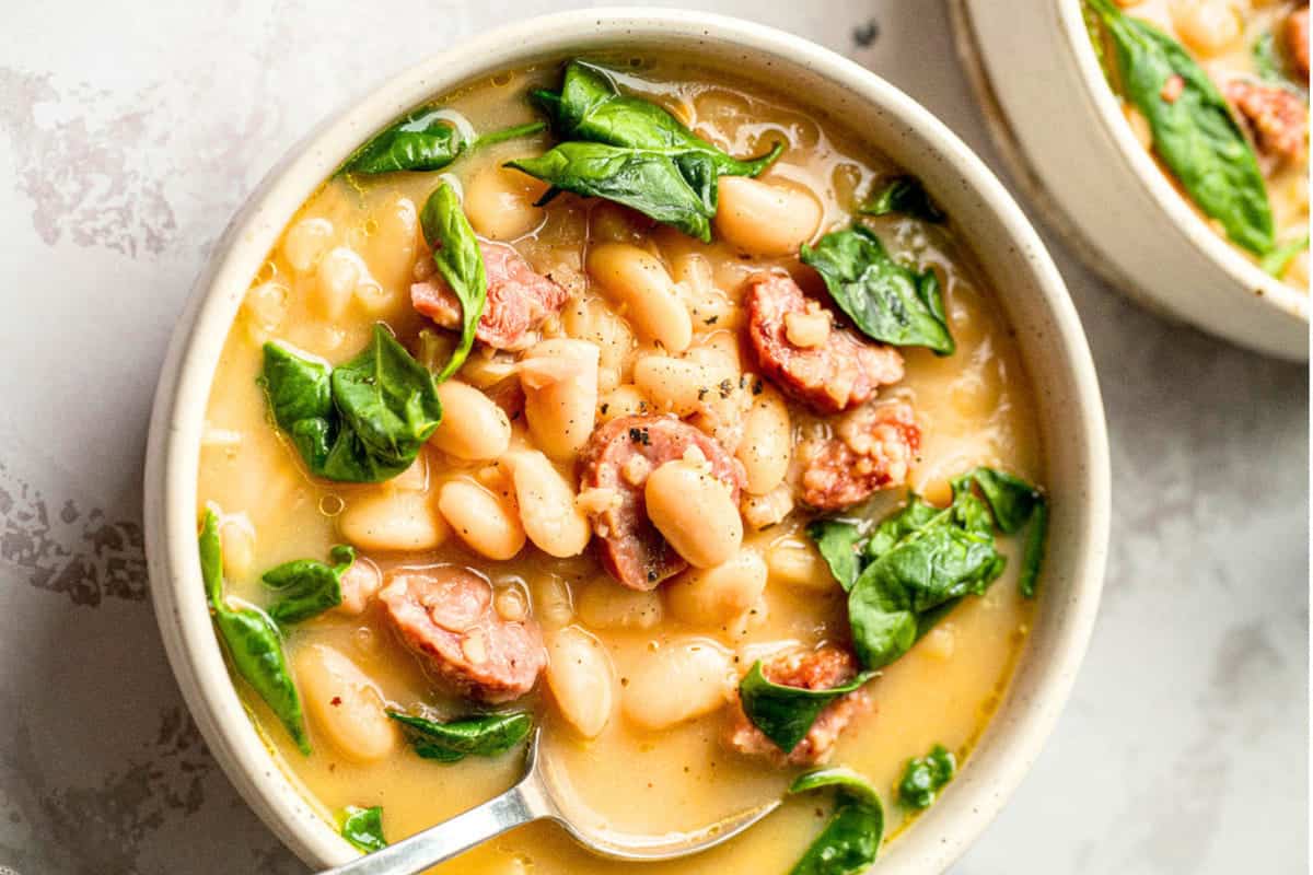30-Minute Tuscan White Bean Soup (With Sausage and Spinach)