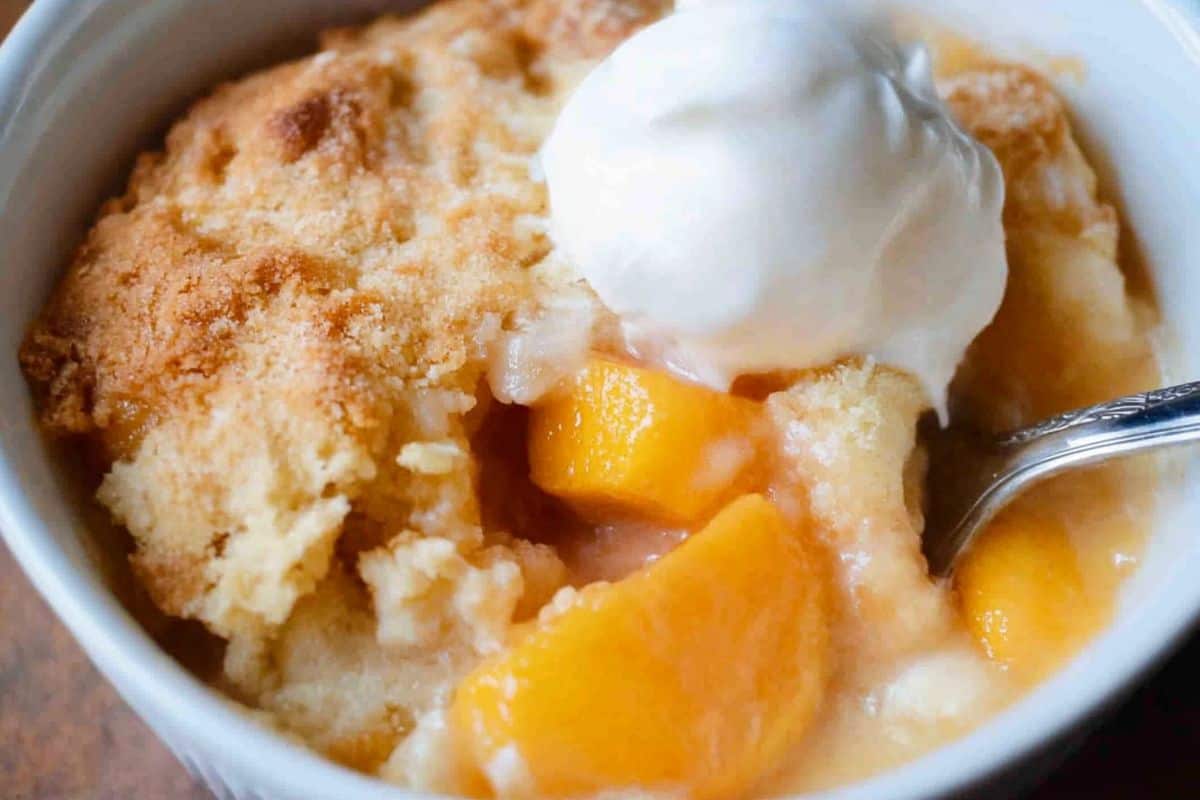 Easy Southern Peach Cobbler (w/ Canned Peaches)